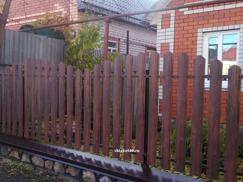 Палисадник из евроштакетника под дерево марёный дуб в Курской области д. Ворошнево Палисадник из евроштакетника под дерево марёный дуб в Курской области д. Ворошнево